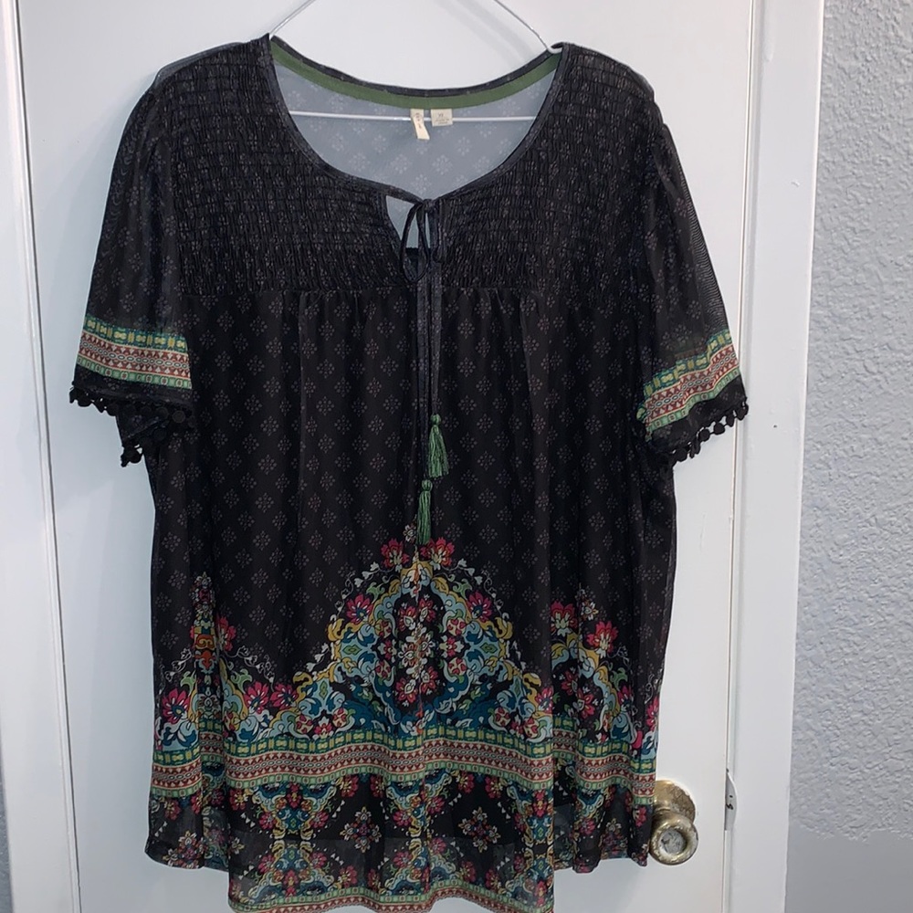 EST 1946 | Short Sleeve Black Blouse